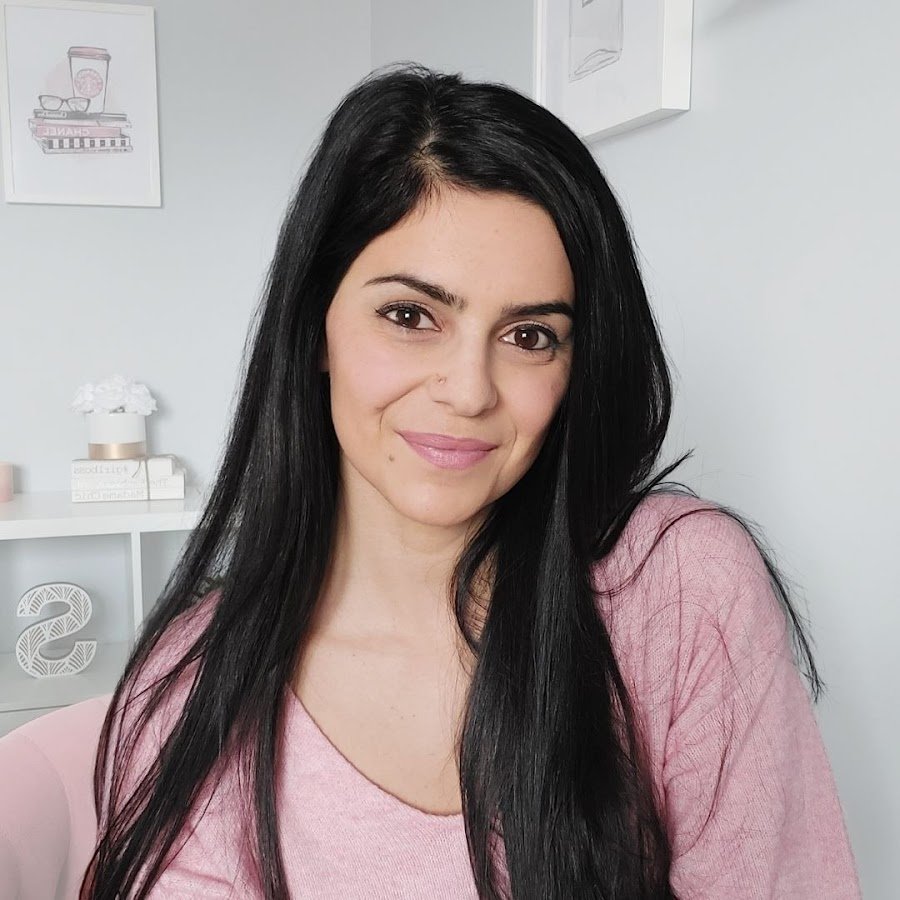 Sandra Di digital products YouTube channel -- Canva printables and Etsy side hustle strategies